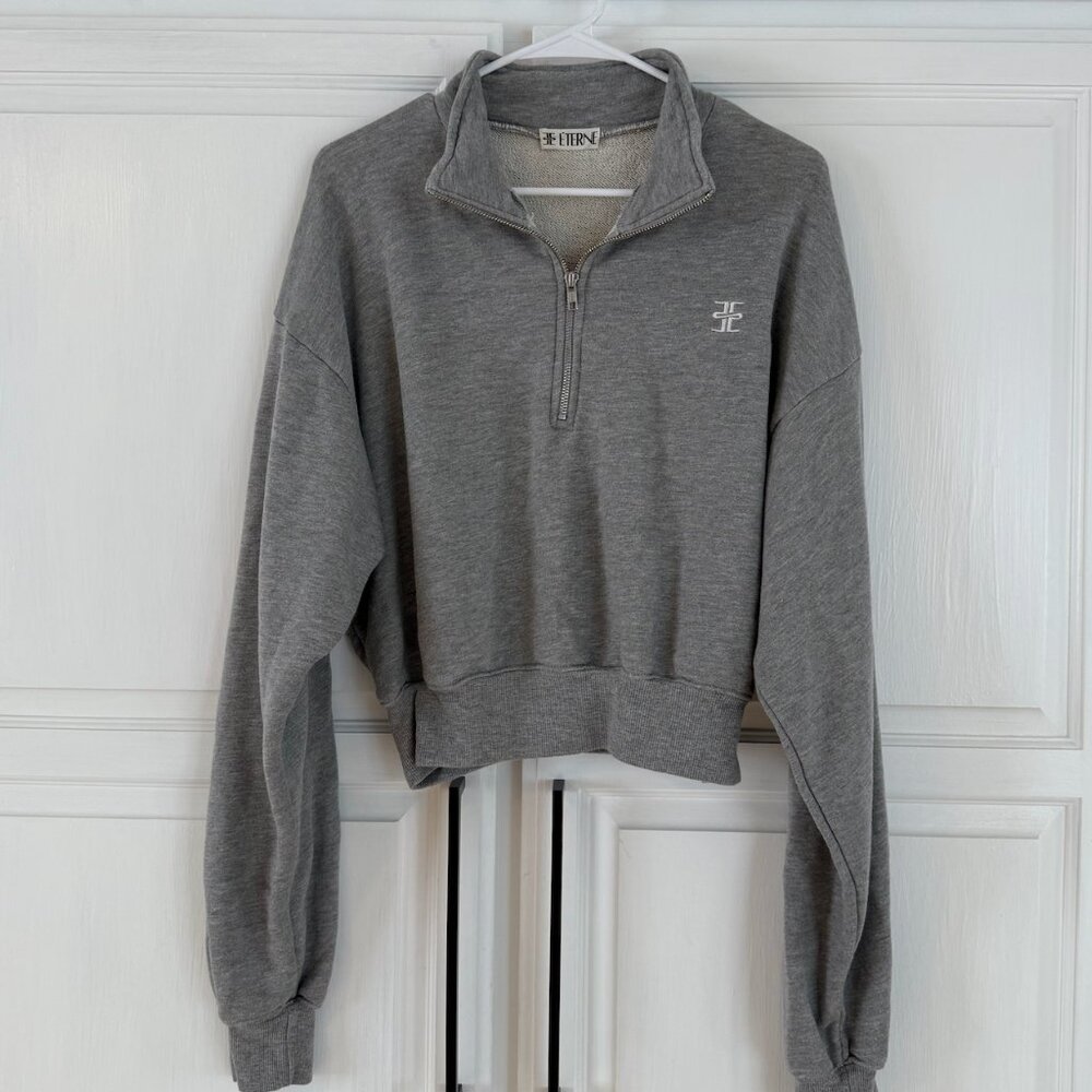 Éterne Cropped Half-Zip Sweatshirt – Heather Grey – Medium